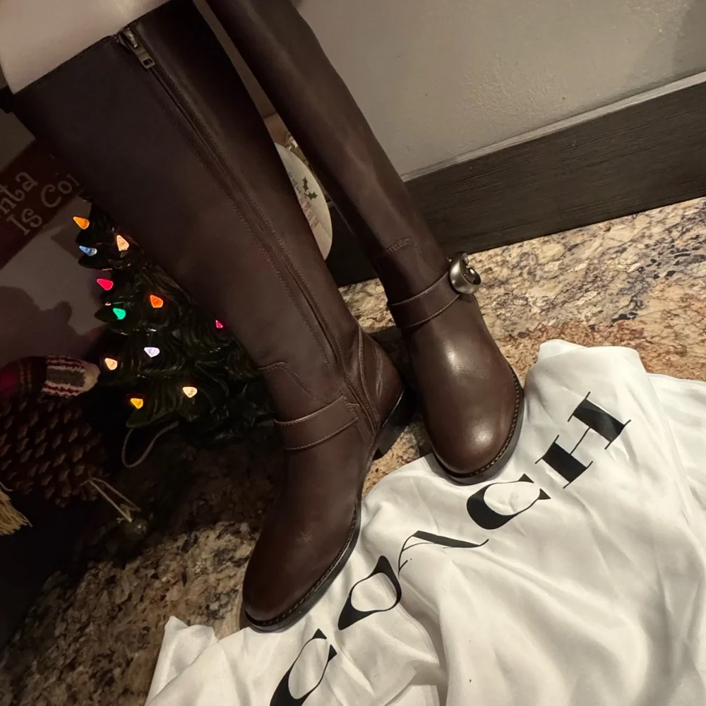 Ladies brand new never worn Coach boots. Brown  boots. Sz. 5 - Picture 5 of 5